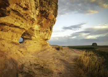 Entenda fenômeno que 'furou' pedra e criou ponto turístico famoso no Jalapão