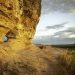 Entenda fenômeno que 'furou' pedra e criou ponto turístico famoso no Jalapão